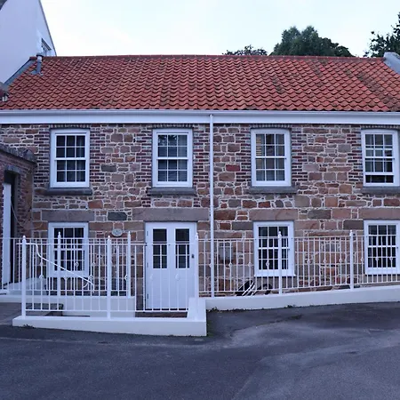 La Haule Manor