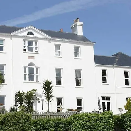 La Haule Manor سانت أوبين