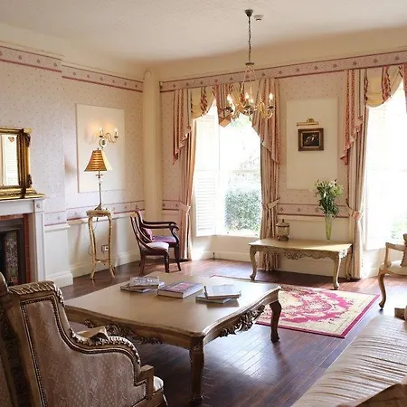 La Haule Manor فندق