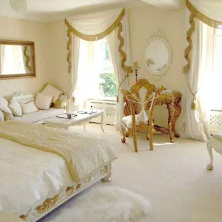 La Haule Manor