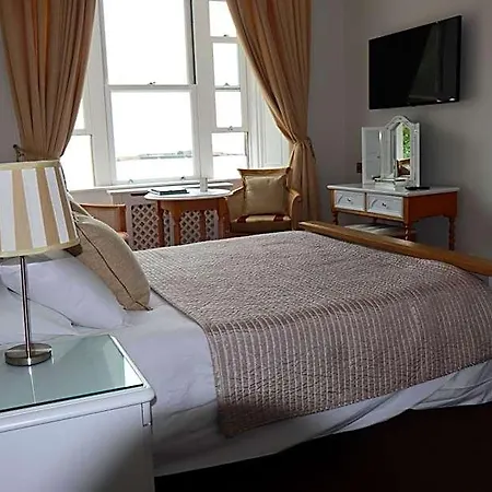 La Haule Manor فندق